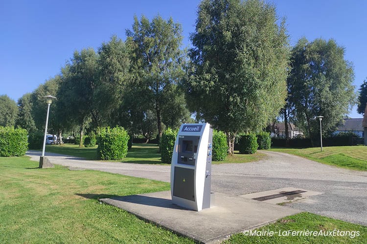 Zona de acogida APARCAMIENTO GRATUITO - La Ferriere Aux Etangs