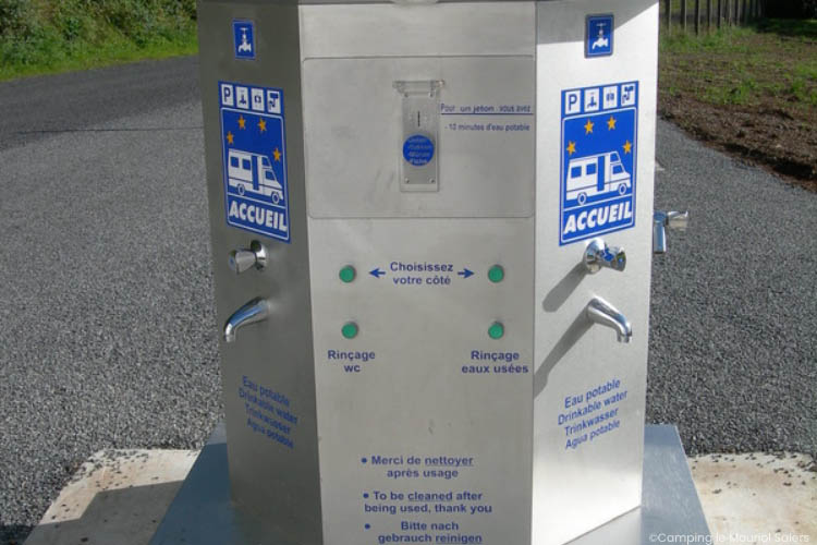 Salers aire pour camping-cars 4