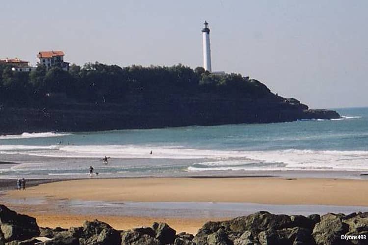 anglet aire camping car phare mer
