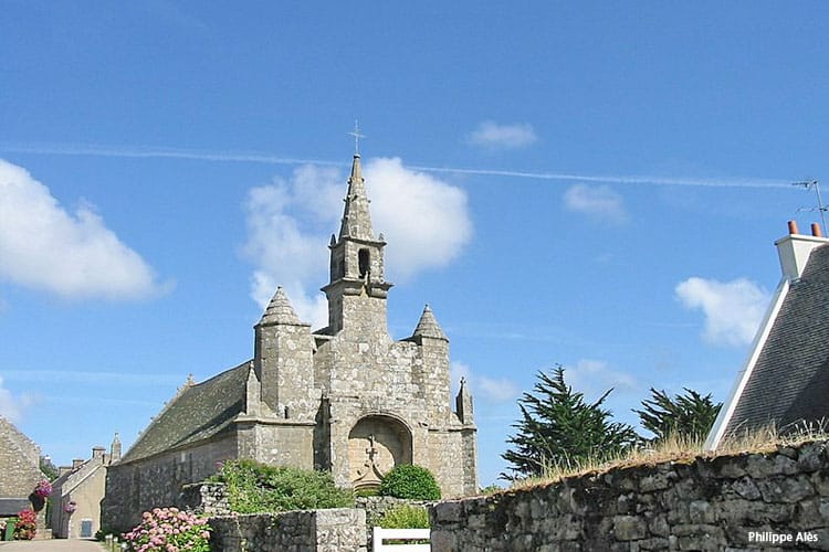 plouharnel aire camping-car église