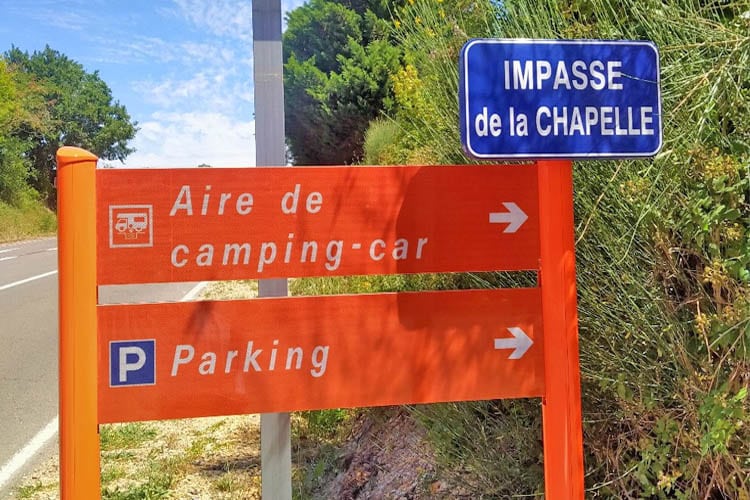 talmont-saint-hilaire aire camping-car panneaux