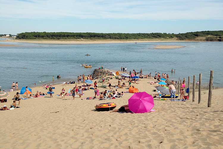 Aire camping-car Talmont St Hilaire plage