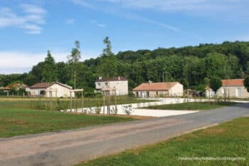 Rochebeaucourt-et-Argentine aire pour camping-cars 2