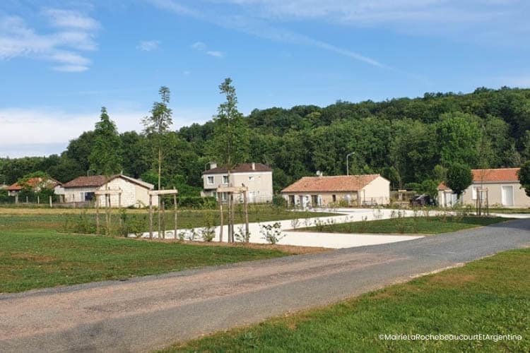Rochebeaucourt-et-Argentine aire pour camping-cars 2