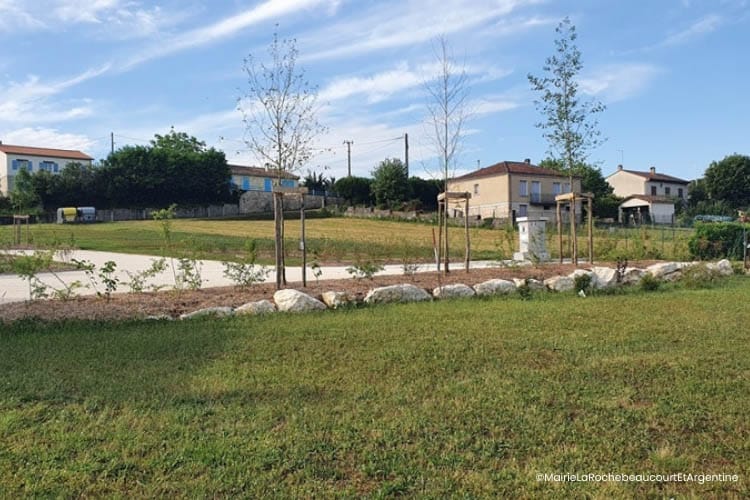 Rochebeaucourt-et-Argentine aire pour camping-cars 4