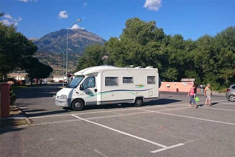 savines-le-lac-camping-cars-reseau-aireservices