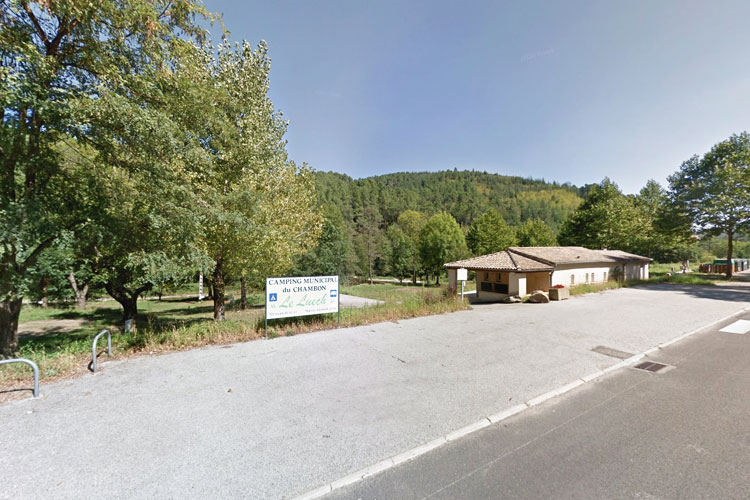 CHAMBON aire pour camping car route