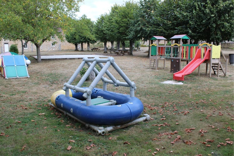 Charencey-aire-pour-camping-cars-reseau-AireServices