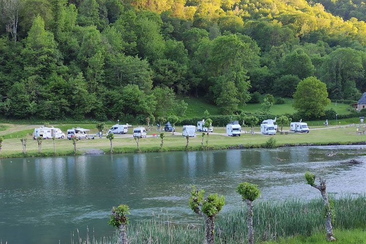 bonac-irazein-aire-camping-cars-reseau-aireservices