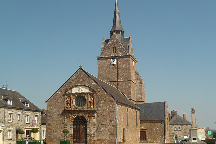 photo de Rânes aire pour camping-cars église