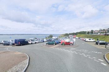 Photo du parking Victoria Dock anciennement le site de Shell, de l'aire pour camping-cars de Caernarfon
