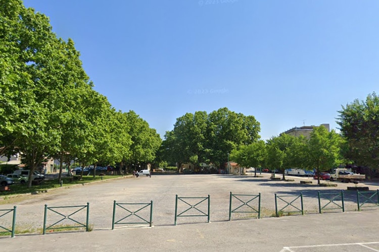 St Paul le jeun place du marché