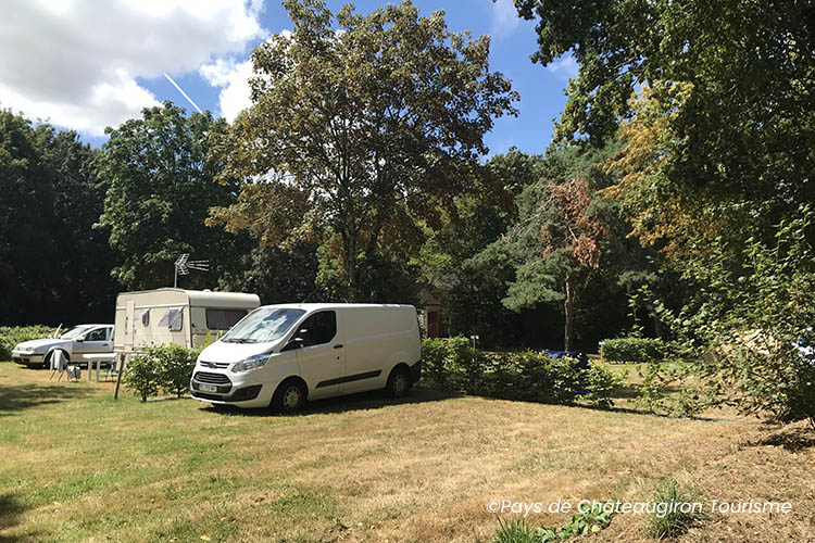 CHATEUAGIROND- aire-pour-camping-cars-2