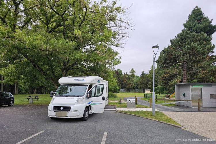 Villedieu sur Indre aire pour camping-cars