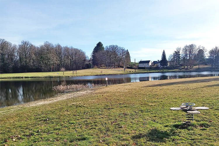 saint privat motorhome area lake