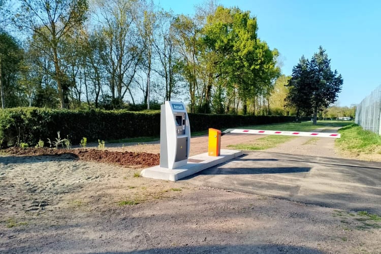 Saint Martin de Sanzay aire pour camping-cars 7