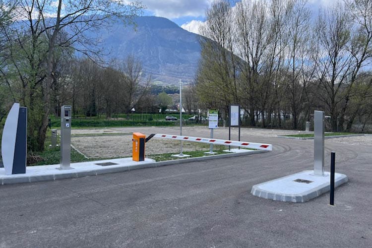 Sassenage aire pour camping-cars (2)