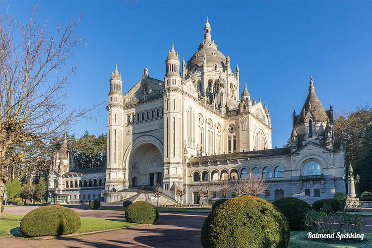 lisieux aire pour camping-cars basilique sainte thérèse