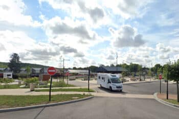 Pacy sur Eure aire pour camping-cars