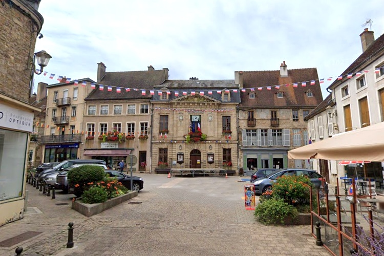 Arany-le-Duc aire pour camping-cars mairie