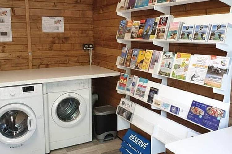 Surzur aire pour camping-cars 13