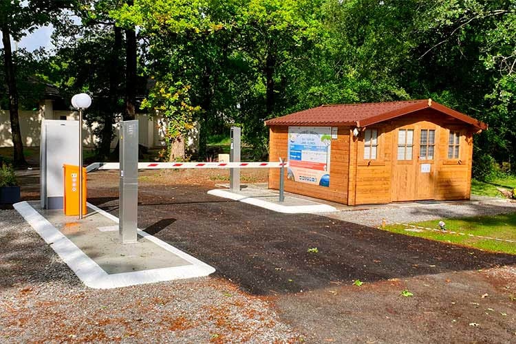 Surzur aire pour camping-cars 9
