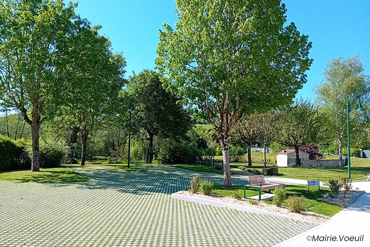 Vœuil-et-Giget aire pour camping-cars 2
