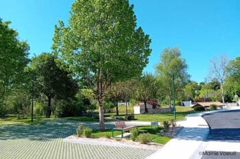 Vœuil-et-Giget aire pour camping-cars