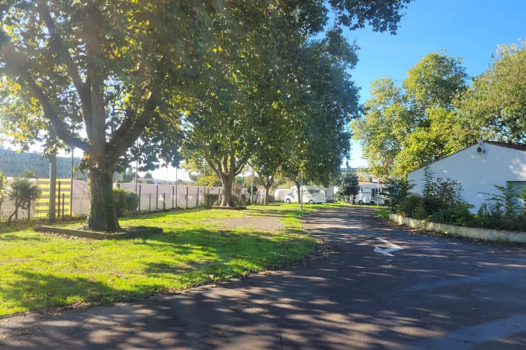 parque de autocaravanas la rochelle 2