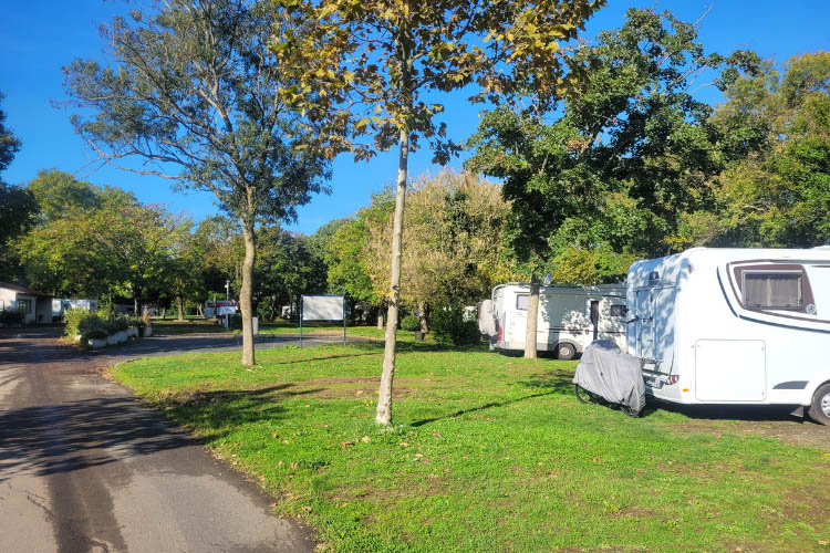 parque de autocaravanas la rochelle 4
