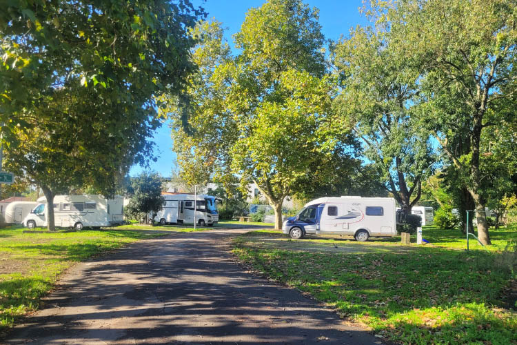 parque de autocaravanas la rochelle