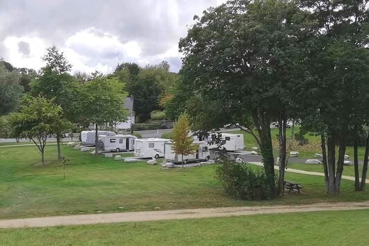 Locminé aire pour camping-cars 2